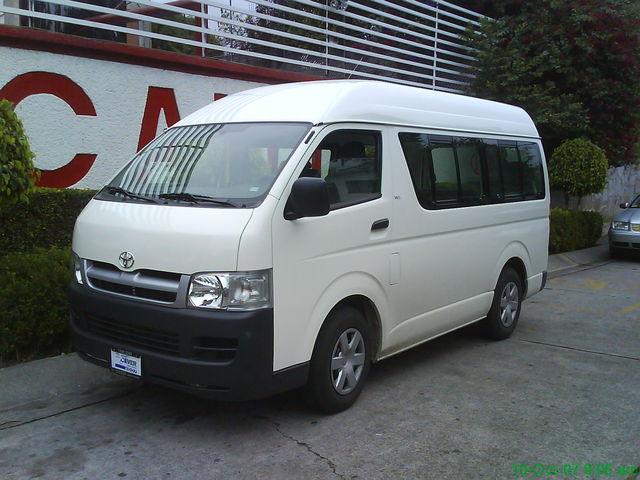 Vans Toyota 12 pasajeros